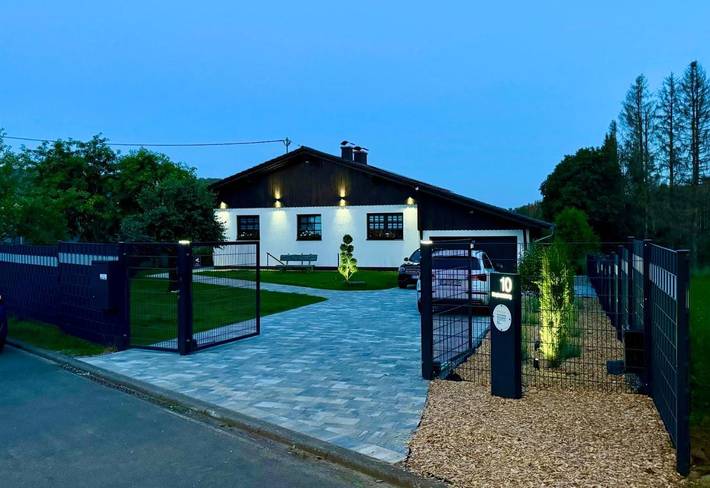 Ferienwohnung für 2 Personen, mit Balkon und Whirlpool sowie Terrasse und Garten