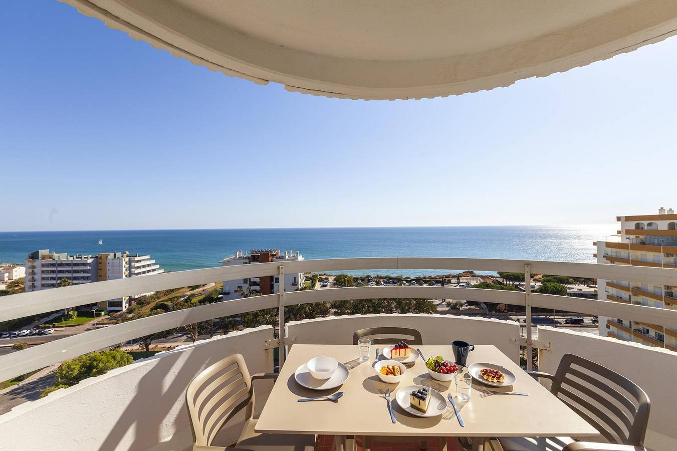 Ganze Wohnung, Ferienwohnung für 3 Personen mit Balkon in Praia da Rocha, Portimão