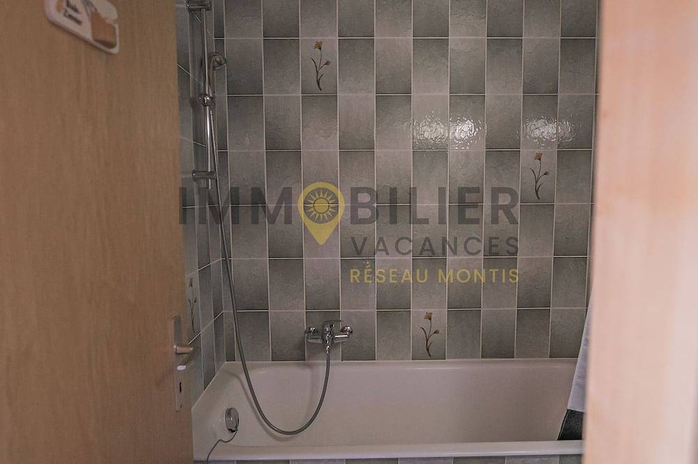 Ganze Wohnung, Spacieux et confortable 2.5 pièces avec mezzanine, rénové. Idéal pour 2 (à 4) personnes. Situé au 3è in Chandolin, Anniviers