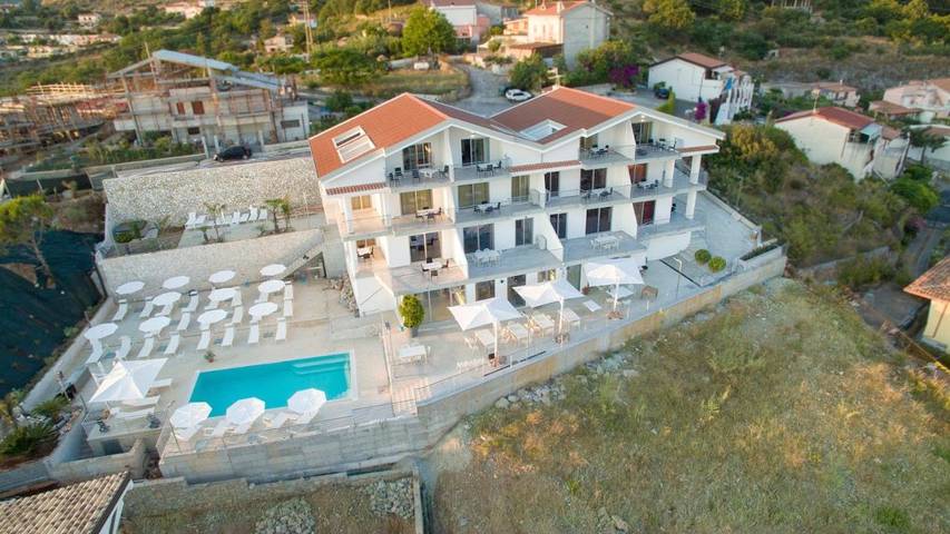 Appartamento per 5 persone, con Balcone e Terrazza nonché Idromassaggio e Giardino a Tortora
