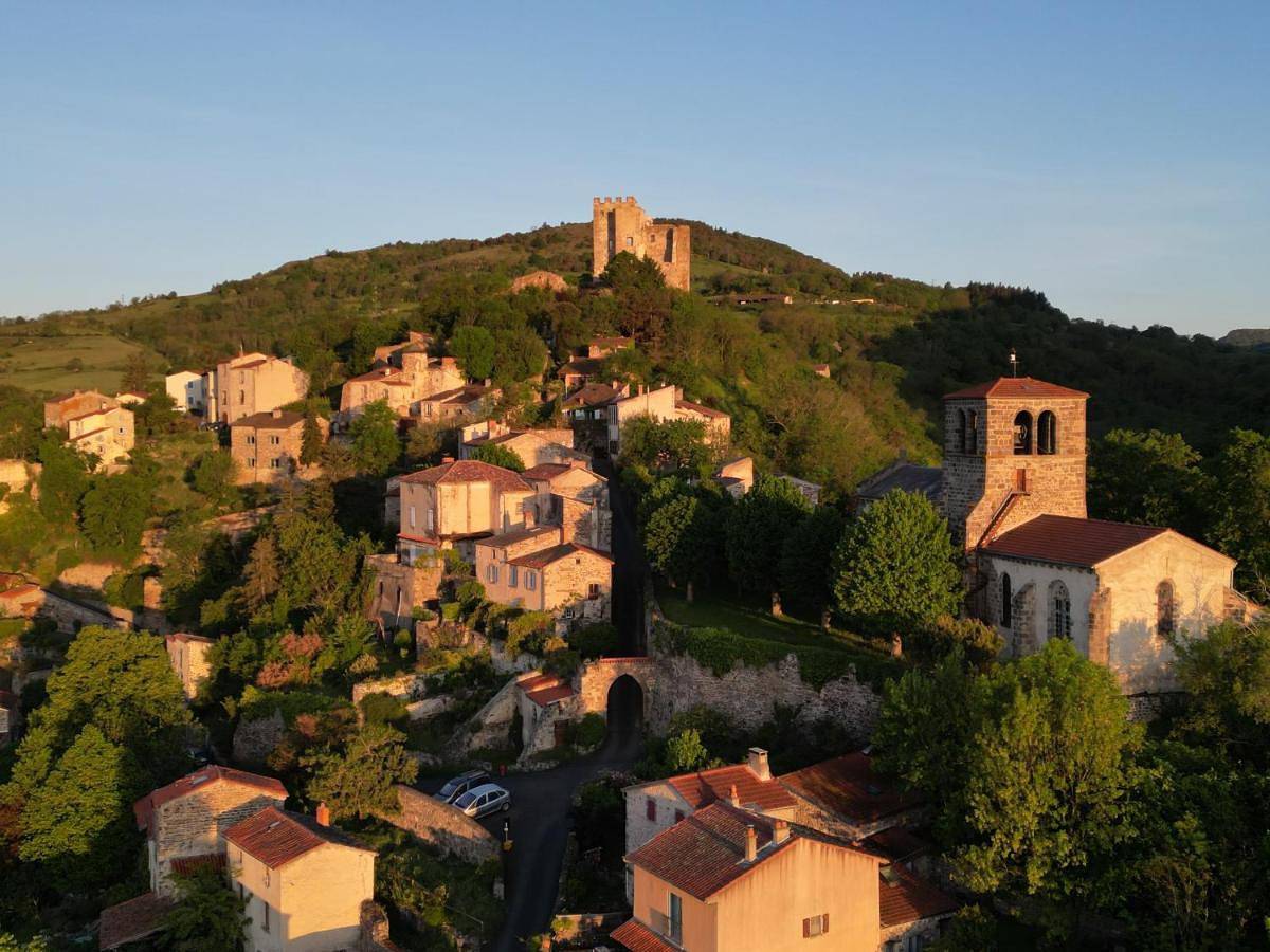 Camping Onlycamp Le Pré in Montaigut-le-Blanc, Région de Besse-et-Saint-Anastaise