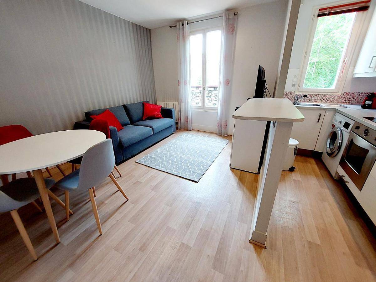 Appartement entier, One-Bedroom Apartment in Le Perreux-sur-Marne, Val-de-Marne