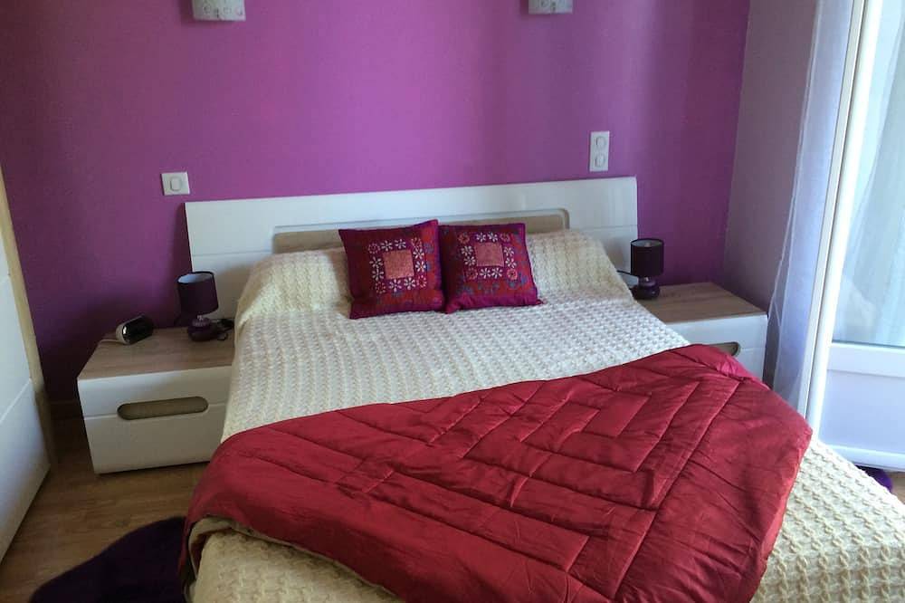 Entire apartment, T2 5 minutes from downtown, garage and private parking in Rodez, Massif Central