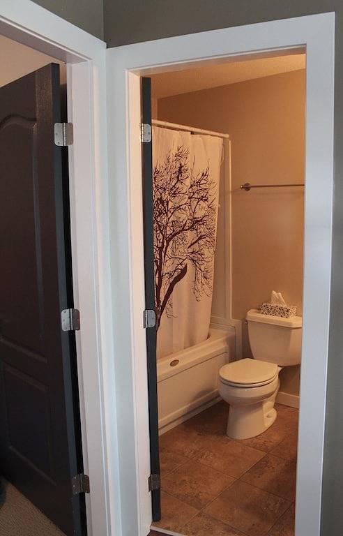 Ganze Wohnung, Pistenzugang direkt vor der Unterkunft, Whirlpool, beheizter Wachsraum, Wäscheservice, hell in Silver Star