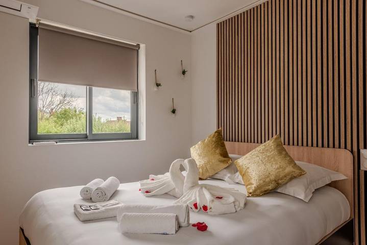 Gîte pour 2 personnes, avec terrasse et jacuzzi à Thorigny-sur-Marne