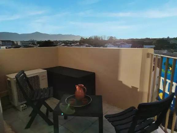 Gîte pour 4 personnes, avec terrasse dans Plage Rodin