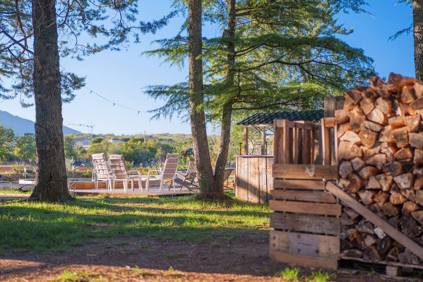 Chambre d'hôtes 'Chambre La Louve' avec vue sur la montagne, piscine privée et terrasse privée in Banne, Parc national des Cévennes