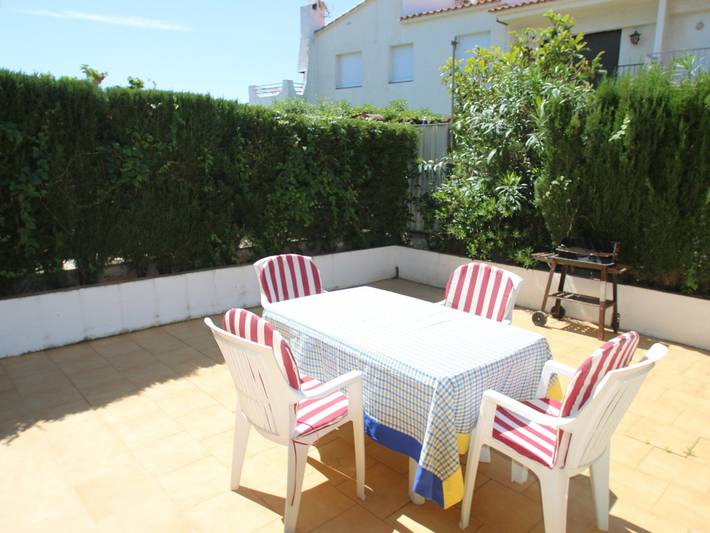 Ferienhaus für 6 Personen, mit Terrasse und Pool sowie Garten, mit Haustier in Katalonien - 2