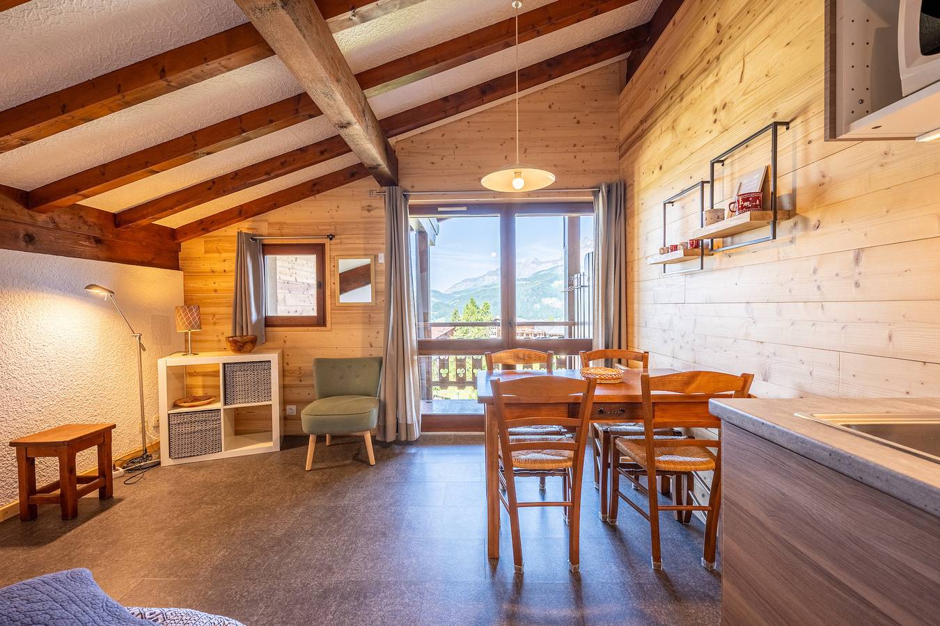 Studio entier, Studio '18 - Le Chamois' avec vue sur les montagnes, balcon et Wi-Fi in Cohennoz, Région d'Albertville