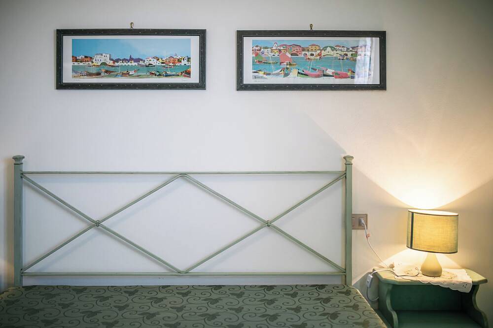 Ganze Wohnung, Ferienwohnung Iris mit Balkon und Wlan in Codaruina/Valledoria, Valledoria