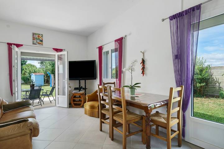 Casa vacacional «Le Cocon Taillonais» con piscina privada, Wi-Fi y aire acondicionado in Saint-Ciers-du-Taillon, Región de Jonzac