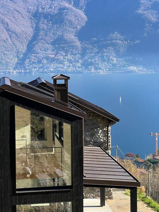 Villa für 4 Personen, mit Balkon und Terrasse sowie Garten und Seeblick