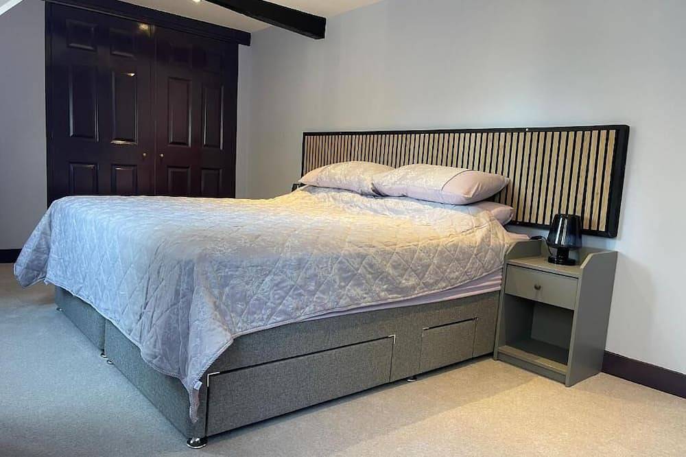 Entire apartment, Two Bedroom apartment with stunning Cathedral Views in Bury St Edmunds, Suffolk