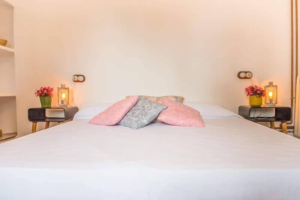 Typical country property with Yacuzzi pool and large outdoor area in Porreres, South Majorca