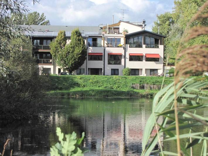 Hôtel pour 4 personnes, avec Balcon et Terrasse ainsi que Jardin et Vue sur le lac à Vogelgrun