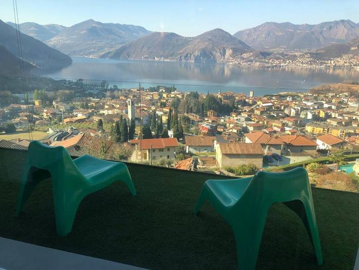 Appartamento per 4 persone, con Balcone e Terrazza nonché Vista lago e Panorama a Comune di Pisogne