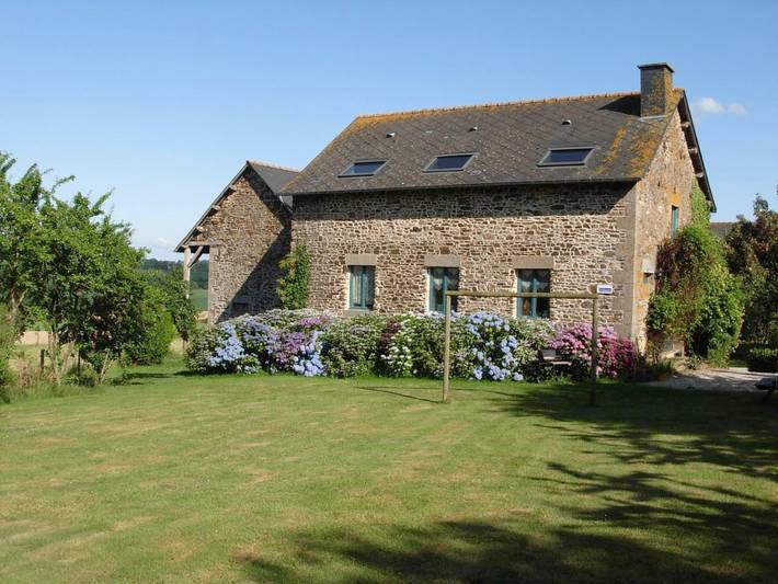 Location de vacances pour 7 personnes, avec vue et jardin à Parcé - 2