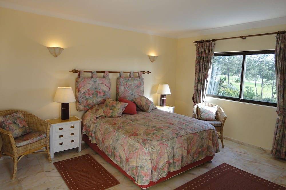 Lovely Villa, Inspiring Views, private,peaceful,Quinta do Lago,Beach and Lake. in Quinta do Lago, Almancil