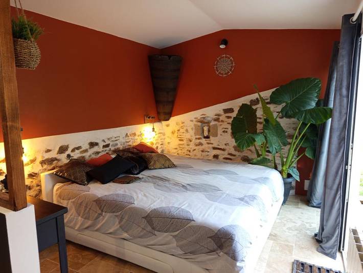 Location de vacances pour 2 personnes, avec terrasse ainsi que piscine et jardin à Le Champ-Saint-Père - 4