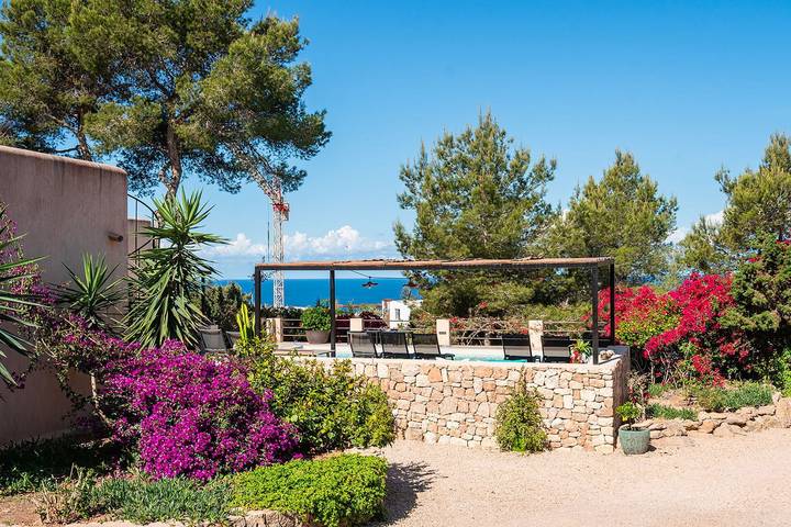 Location de vacances pour 8 personnes, avec terrasse et jardin à Cala Tarida - 2