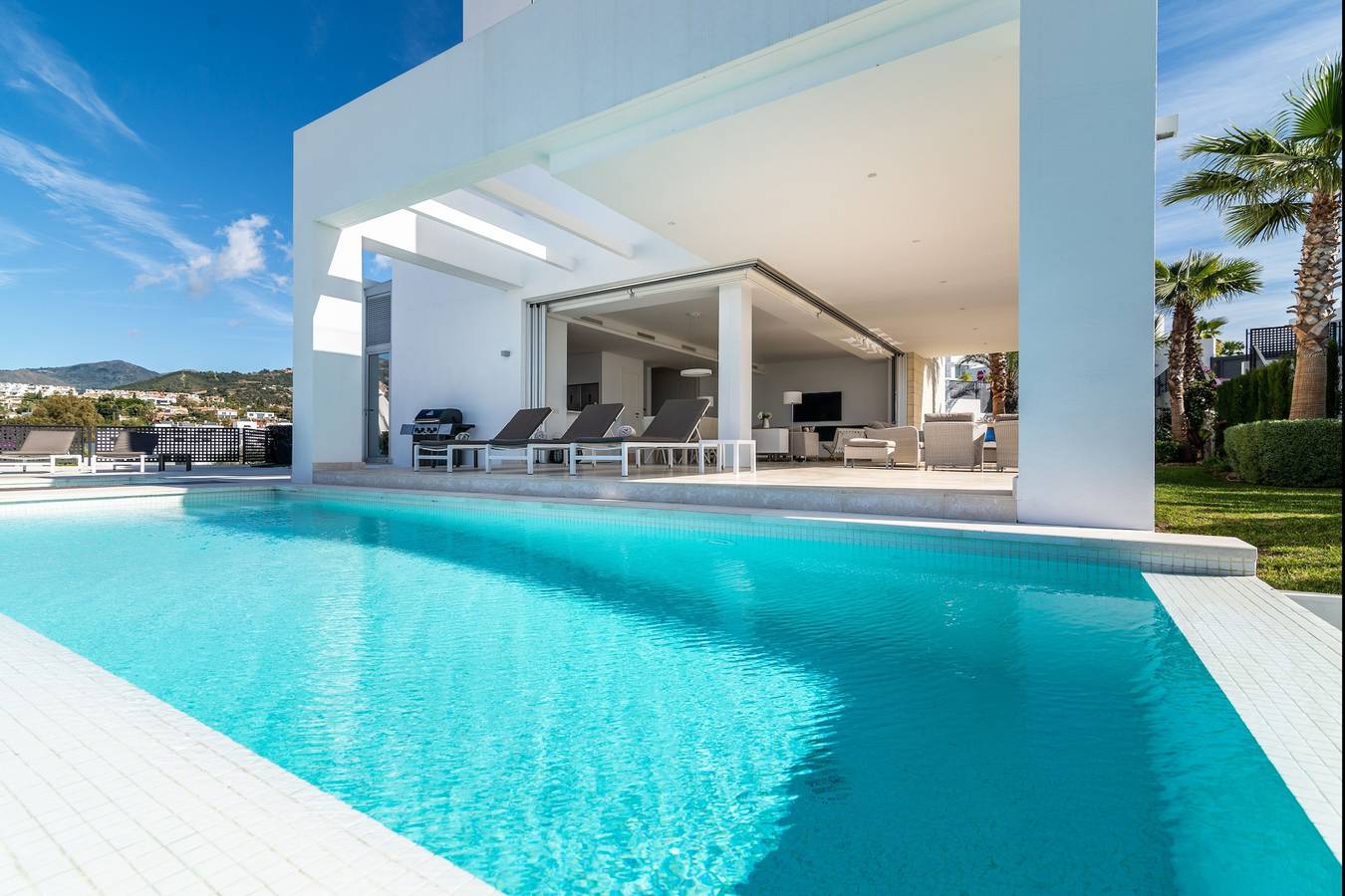 New Luxurious Villa next to Beach/Golf — La Finca in Las Chapas, Marbella