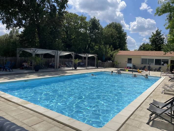 Chalet pour 5 personnes, avec jacuzzi et bassin pour enfant dans les Deux-Sèvres