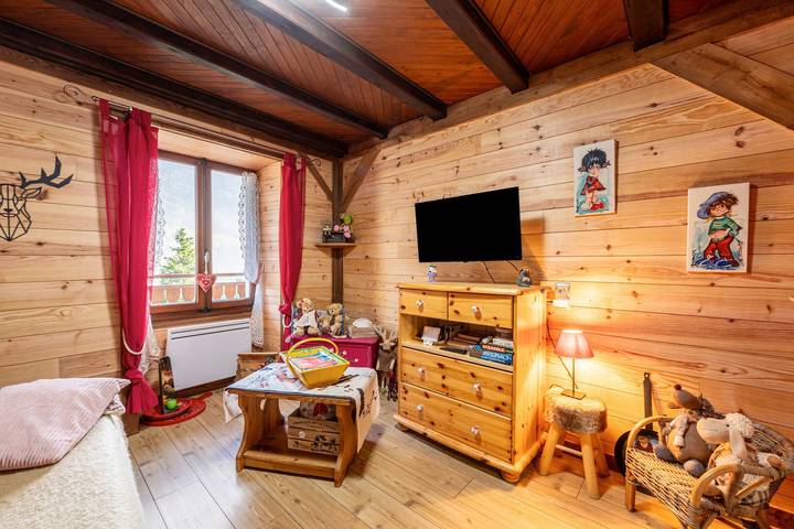 Appartement entier, Appartement "Aux 4 Saisons" avec vue sur les montagnes, terrasse privée et Wi-Fi in Le Bouchet-Mont-Charvin, Région d'Annecy