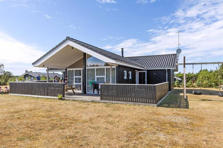 Ferieudlejning for 8 personer, med sauna og have såvel som jacuzzi og terrasse, husdyr tilladt i Lyngså