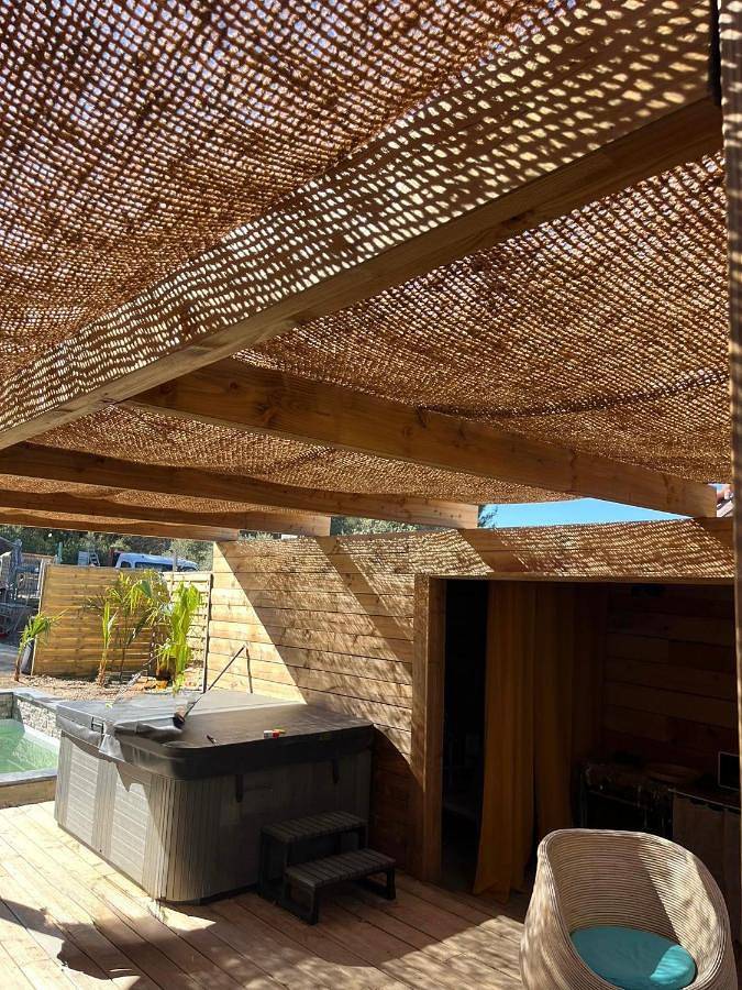Gîte pour 2 personnes, avec vue ainsi que piscine et terrasse, animaux acceptés à Lançon-Provence - 3