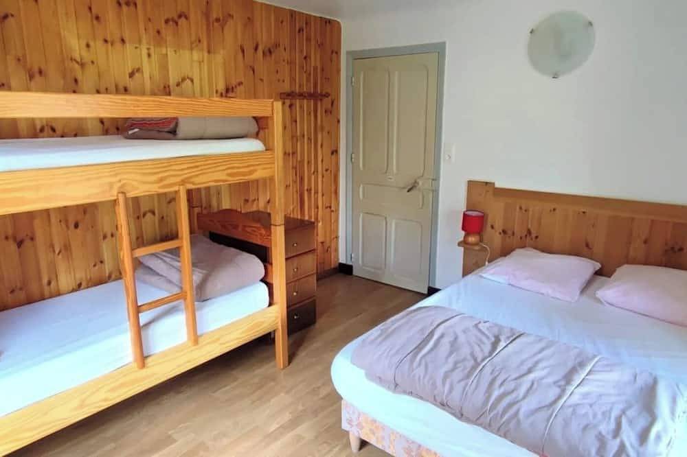 Entire apartment, Apartment Ancolie 6-8 persons in Ceillac, Queyras