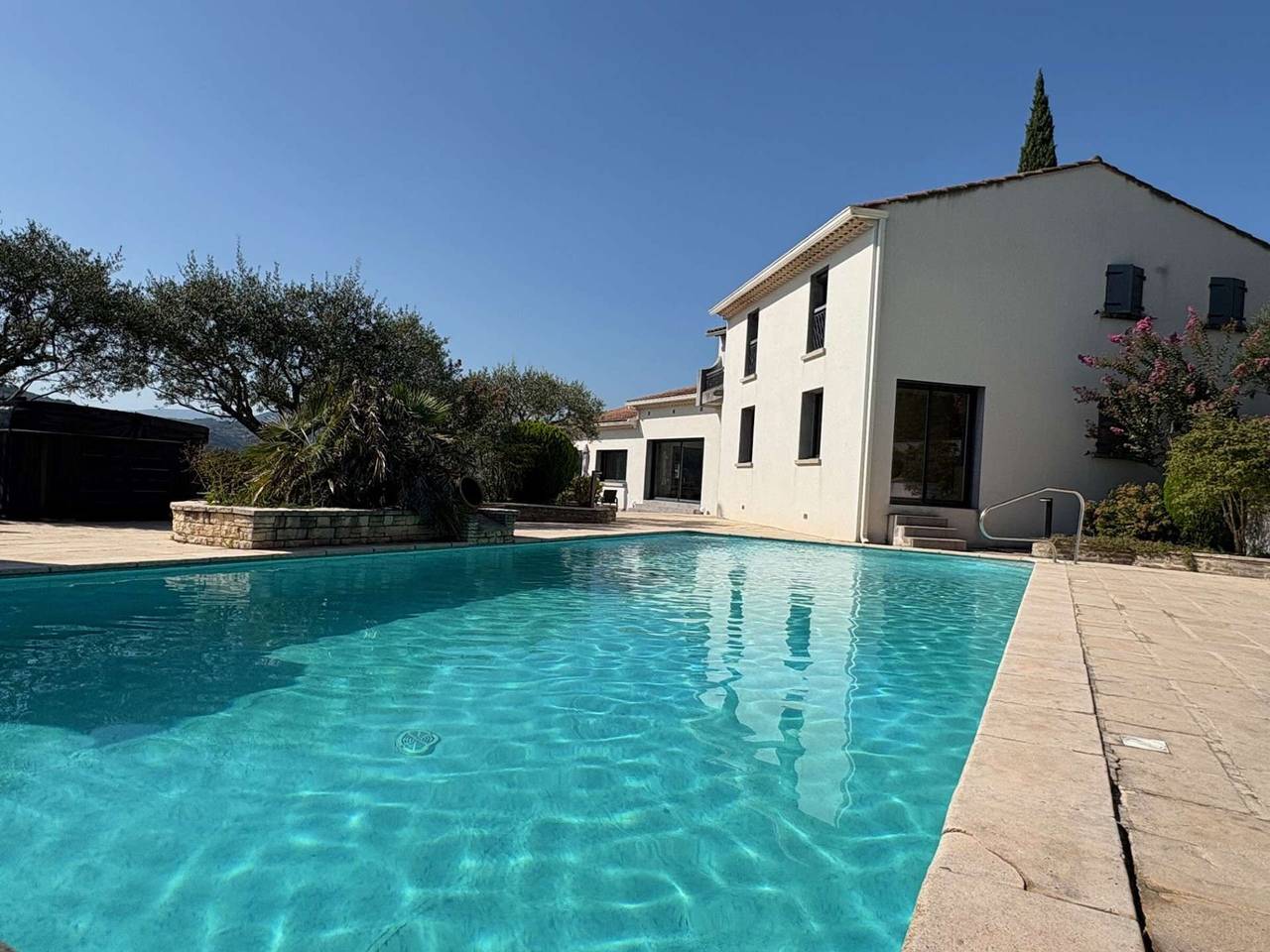 Villa d'Exception avec Piscine Privée, Jacuzzi et Climatisation in Ucel, Parc naturel régional des Monts d'Ardèche
