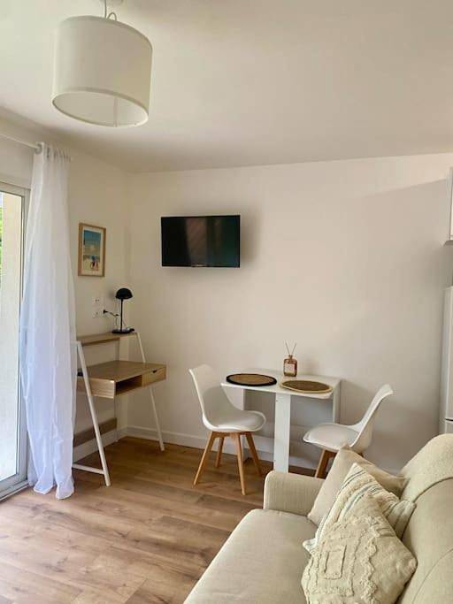 Geheel appartement, Studio with Balcony in Lagord, La Rochelle en omgeving