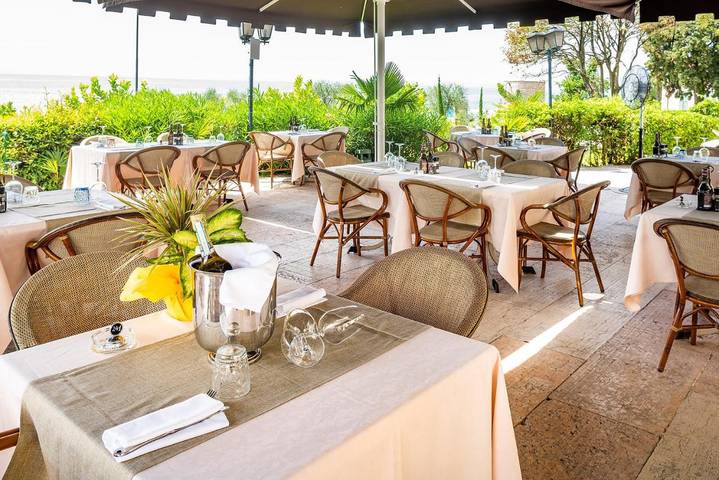Hôtel pour 2 personnes, avec jardin ainsi que terrasse et piscine à Garde - 4