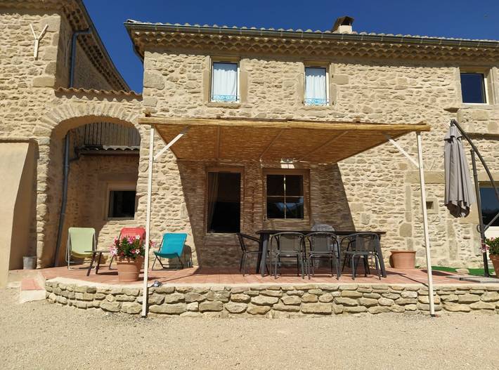 Gîte pour 6 personnes, avec jardin et terrasse à Chabrillan