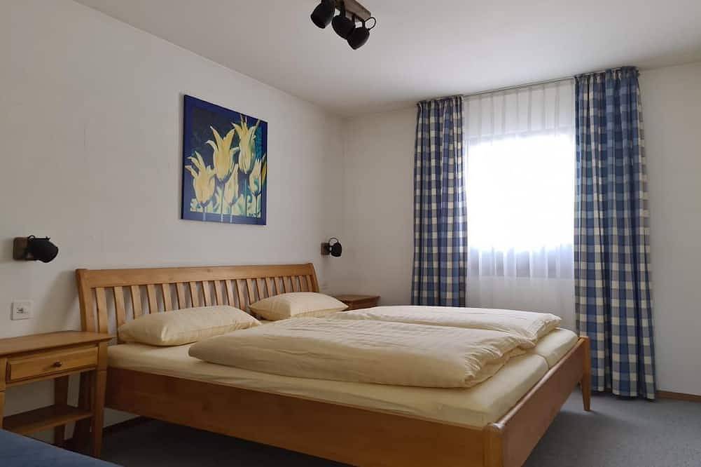 Geheel appartement, Chesa Arettas mirrors in Bever, Oberengadin