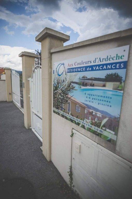 Le Gîte de Macha classé 3 étoiles, ds résidence privée et piscine in Vallon-Pont-d'Arc, Ardèche