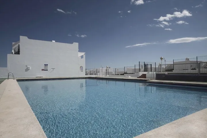 Apartamento de vacaciones para 3 personas, con terraza y piscina, Se admiten mascotas - 1