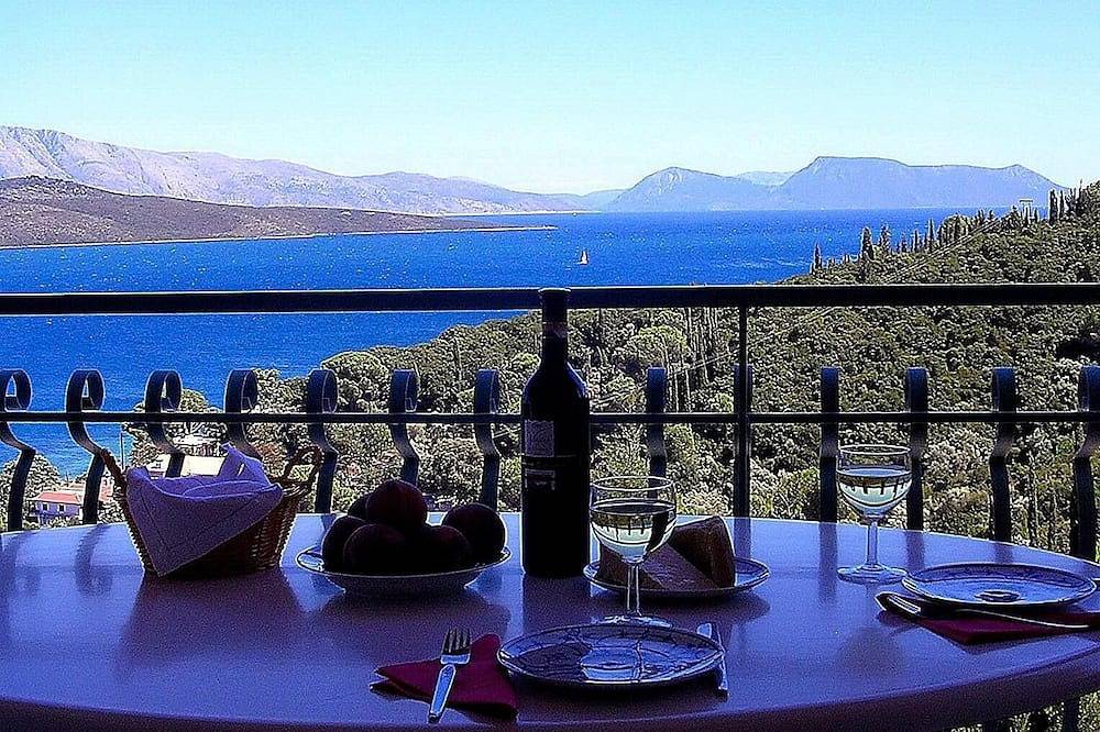 Villa avec vue fantastique sur la mer et jardin, 4 ou 5 personnes in Ligia, Grèce