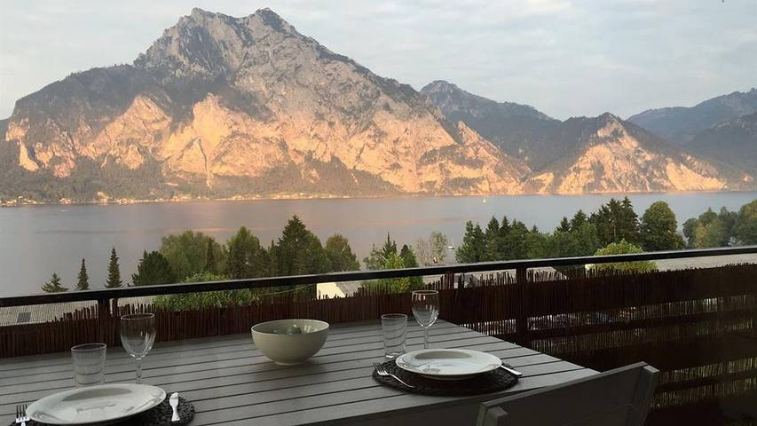 Ferienwohnung für 5 Personen, mit Terrasse und Seeblick sowie Ausblick in Oberösterreich