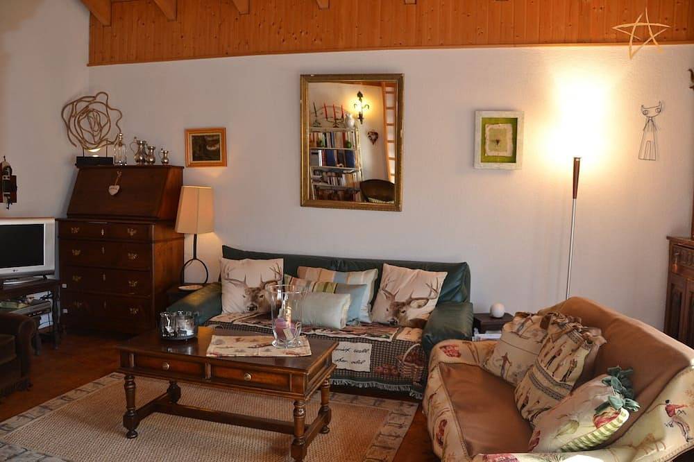 Ganze Wohnung, Aussen : Wohnung für 4-6 Personen, im Dorfzentrum, Südbalkon mit schöner Aussicht,  -​Innen : ca. 65 in Saint Luc, Anniviers