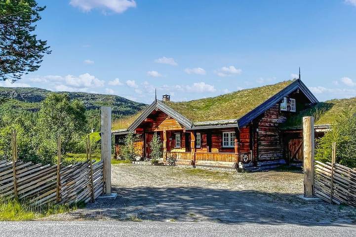 Feriehus for 14 personer, med hage - 1