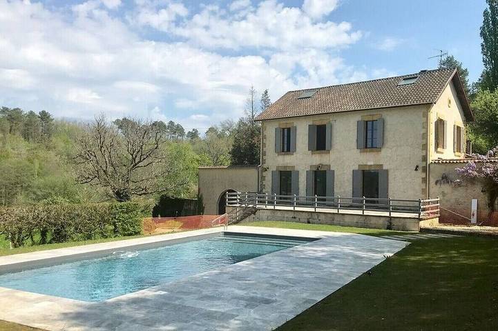 Location de vacances pour 12 personnes, avec balcon et jardin dans Vergt-de-Biron