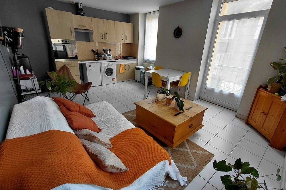 Appartement entier, Logement au cœur du village avec balcon in Saint-Agrève, Parc naturel régional des Monts d'Ardèche
