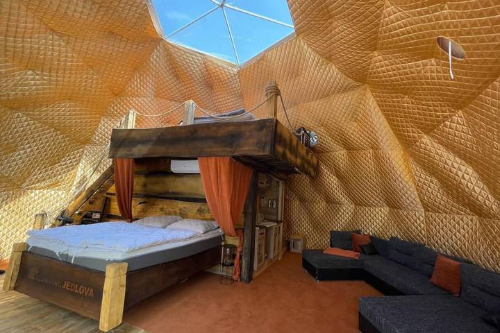 Blockhütte für 6 Personen, mit Whirlpool und Terrasse sowie Garten und Pool in Tschechien