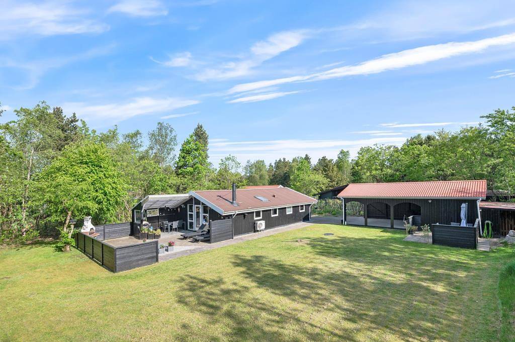 Hyggeligt feriehus på ugeneret naturgrund i det smukke Houstrup in Houstrup, Varde Kommune