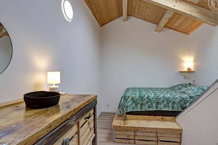 Gîte pour 8 personnes, avec jardin dans Saint-Jean-Soleymieux - 3