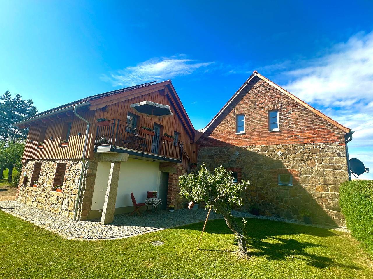 Appartamento intero, Aubrac - Fattoria biologica Königshainer Berge con giardino privato, balcone e Wi-Fi in Königshain, Oberlausitz-Niederschlesien