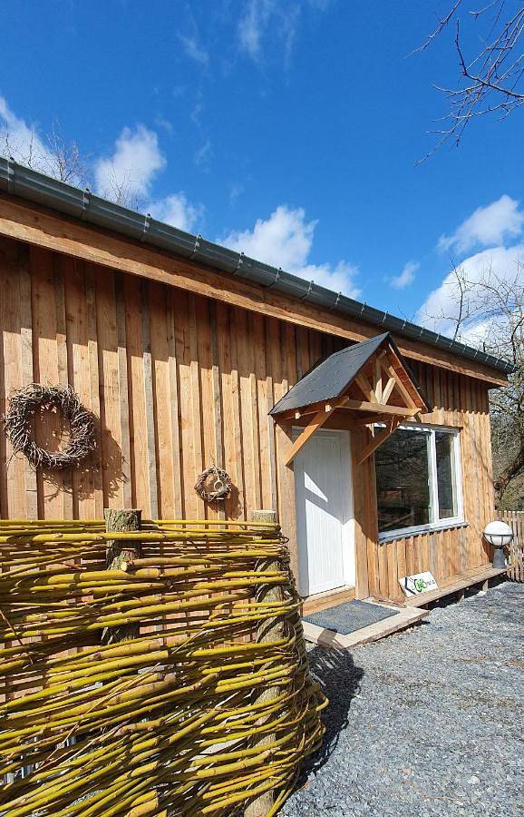 Location de vacances pour 4 personnes, avec terrasse ainsi que jardin et vue dans Forrières - 3