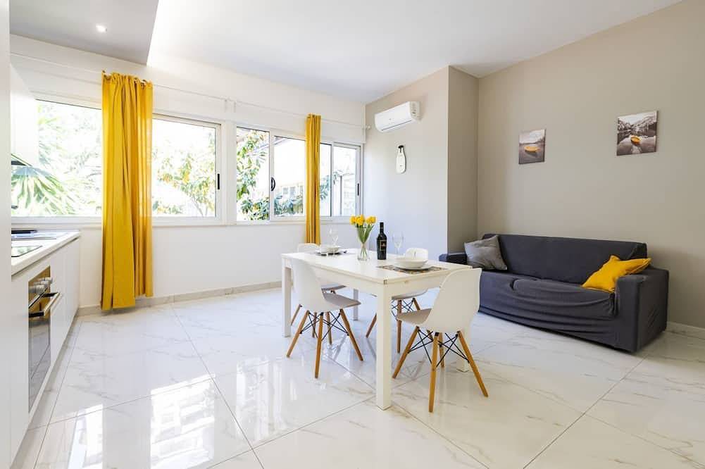 Ganze Wohnung, Guesthost - Charming 64 sqm apartment, ideal for three people, located on the mezzanine floor of a building without a lift.The property is located in a privileged position, close to Piazza della Rinascita, the hub of city life in Pescara, and a stone's t in Pescara, Adriaküste Abruzzen