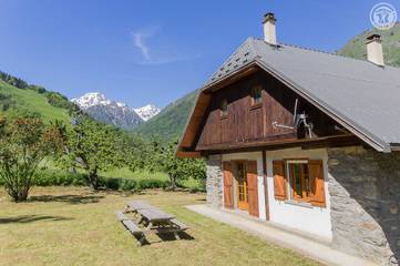 Gîte pour 13 personnes, avec jardin et terrasse à Saint-Colomban-des-Villards